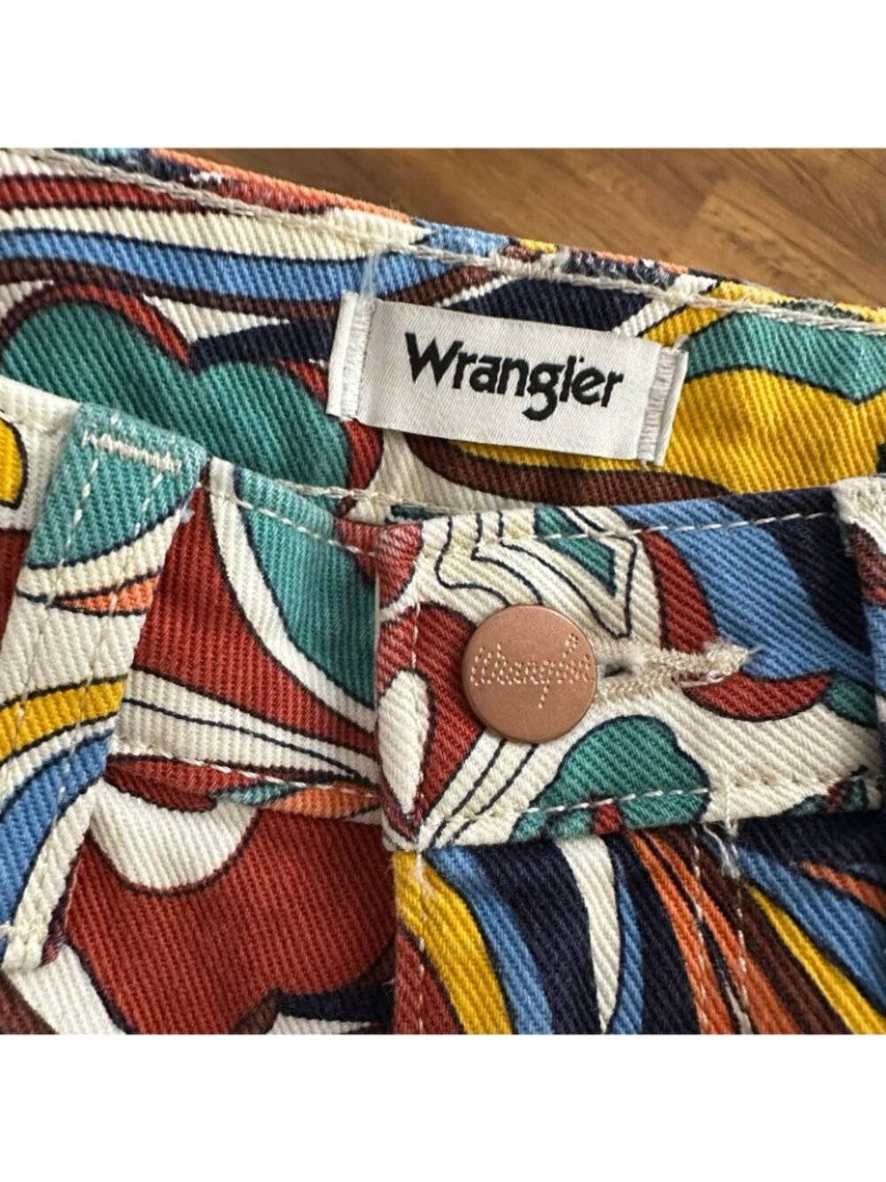 NWT Wrangler High-Rise Printed Flare Jeans in Latigo retro print 24 - Picture 6 of 8